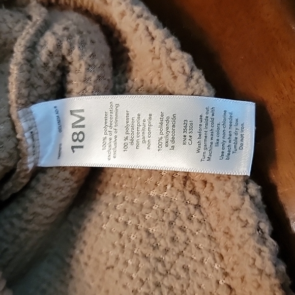 (#B7) Just One You, 2pc Outfit, 18M - Picture 6 of 8